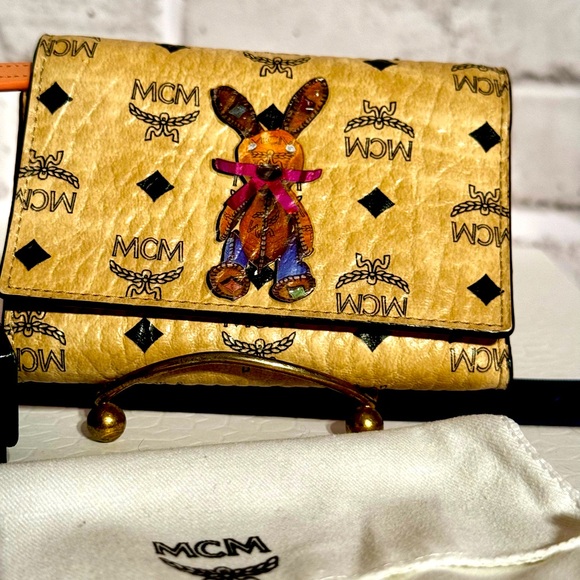 MCM Authentic Visetos Rabbit Tri-Fold Wallet – Beige 🐇✨ full inclusion